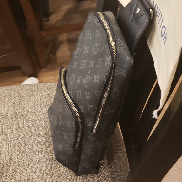 Louis Vuitton sling bab - Picture 2 of 5